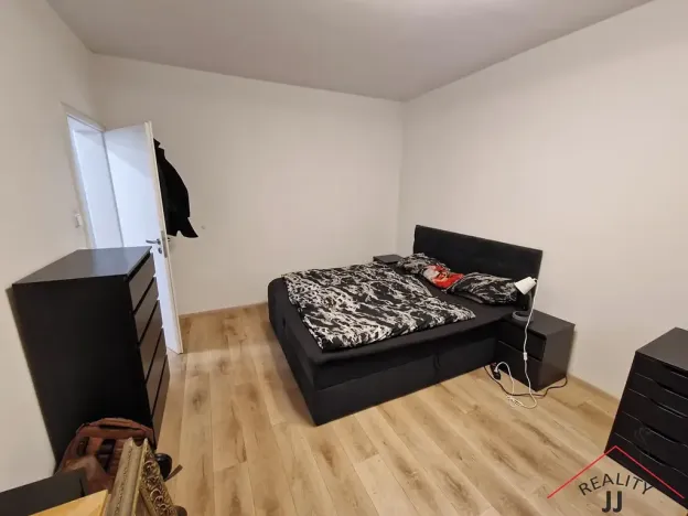 Pronájem bytu 2+1, Praha - Žižkov, K lučinám, 51 m2