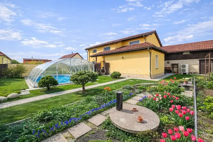 Prodej rodinného domu, Přerov nad Labem, 283 m2