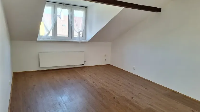 Pronájem bytu 2+kk, Praha - Záběhlice, náměstí Mezi zahrádkami, 60 m2