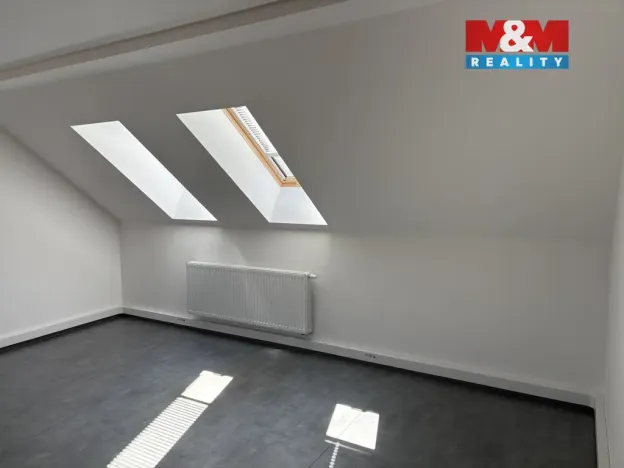 Pronájem obchodního prostoru, Rožnov pod Radhoštěm, Nádražní, 36 m2