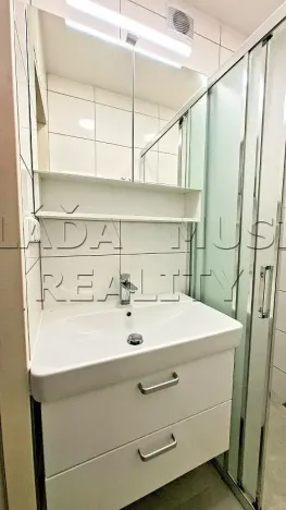 Pronájem bytu 2+kk, Praha - Libeň, Novákových, 36 m2