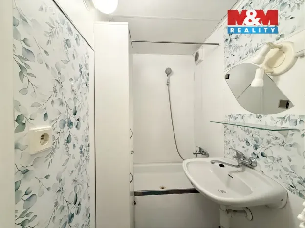 Pronájem bytu 1+kk, Praha - Troja, Lešenská, 26 m2