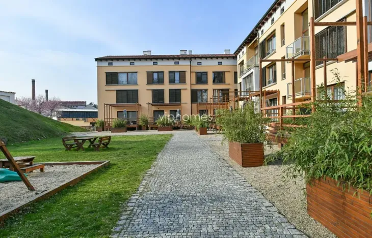 Pronájem bytu 1+kk, Praha - Bubeneč, Mlýnská, 47 m2