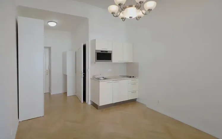 Pronájem bytu 1+kk, Praha - Smíchov, Zborovská, 23 m2