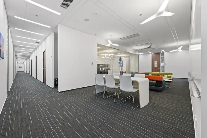 Pronájem kanceláře, Praha - Dejvice, Evropská, 1751 m2