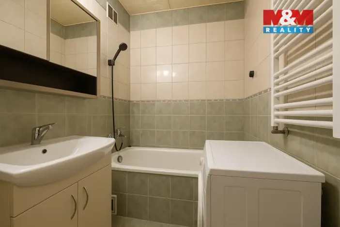 Prodej bytu 2+1, Bukovany, 52 m2