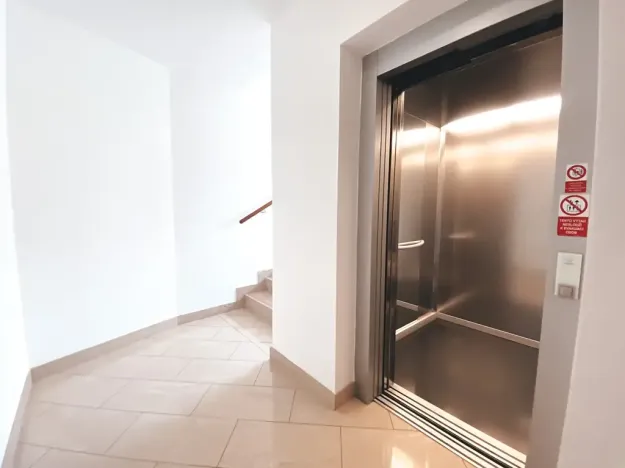 Pronájem bytu 2+kk, Praha - Smíchov, Štorkánova, 60 m2