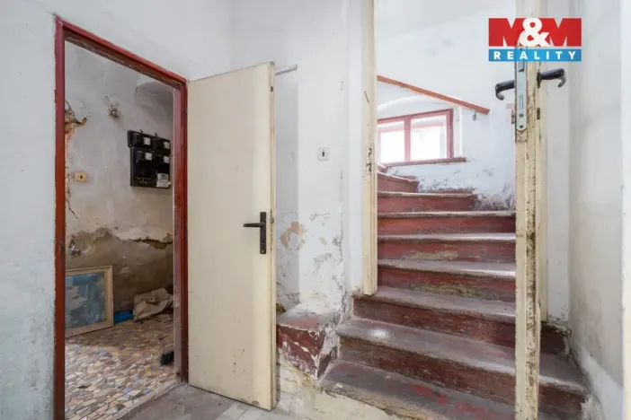 Prodej rodinného domu, Hostomice, Školní náměstí, 150 m2