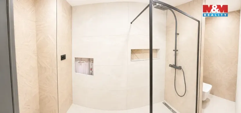 Prodej bytu 3+kk, Dvory, 95 m2