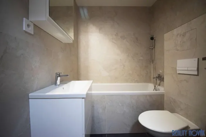 Pronájem bytu 3+kk, Ústí nad Labem - Krásné Březno, Drážďanská, 72 m2