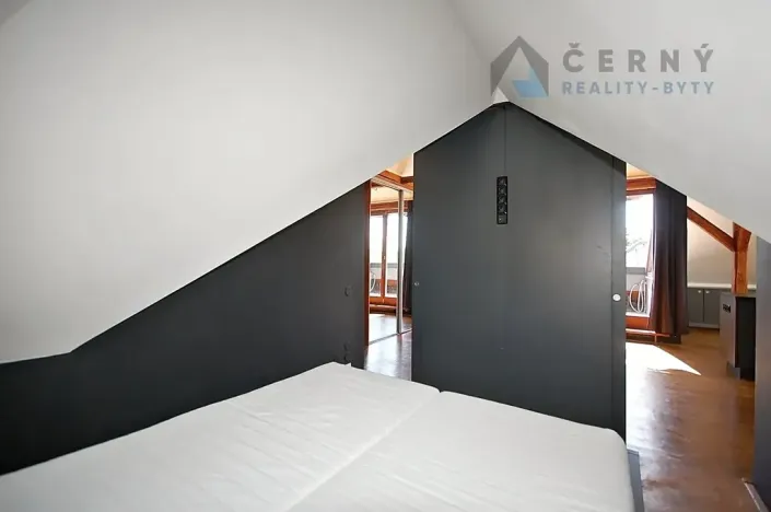 Pronájem bytu 2+kk, Liberec, Zborovská, 70 m2