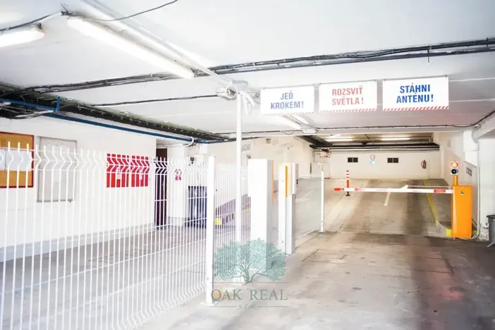 Pronájem garážového stání, Praha - Podolí, Milevská, 14 m2