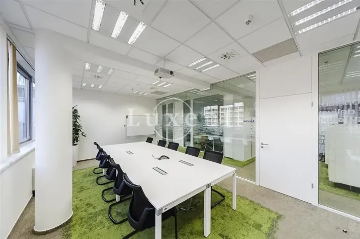 Pronájem kanceláře, Praha - Nusle, Doudlebská, 883 m2