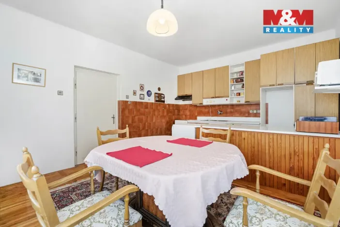 Prodej rodinného domu, Dobrovice, Komenského, 431 m2