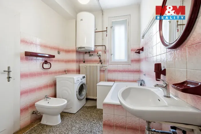 Prodej rodinného domu, Dobrovice, Komenského, 431 m2