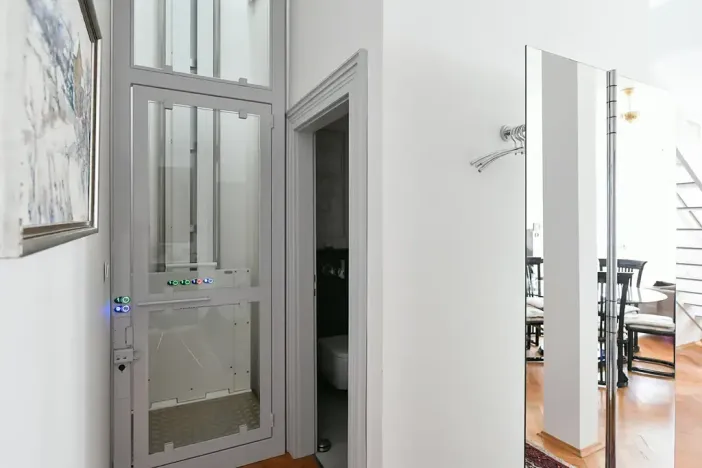 Prodej atypického bytu, Praha, Valentinská, 108 m2