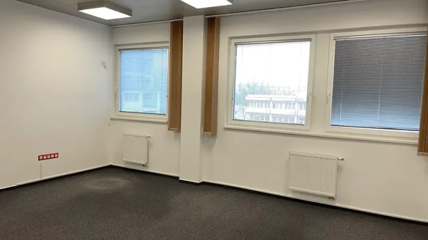 Pronájem kanceláře, Pardubice, Bělehradská, 32 m2