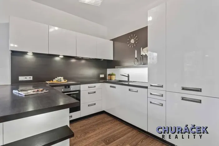 Prodej bytu 3+kk, Praha - Hrdlořezy, V třešňovce, 287 m2