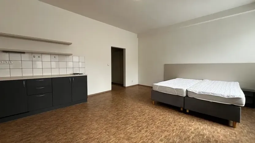 Pronájem bytu 1+kk, Praha - Smíchov, Křížová, 35 m2