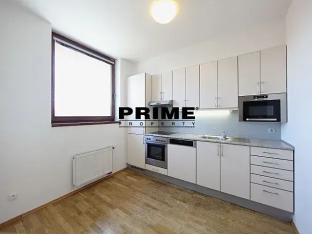 Pronájem kanceláře, Praha - Smíchov, Štefánikova, 147 m2