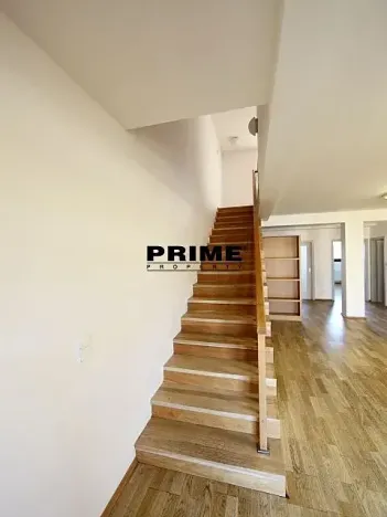 Pronájem kanceláře, Praha - Smíchov, Štefánikova, 147 m2