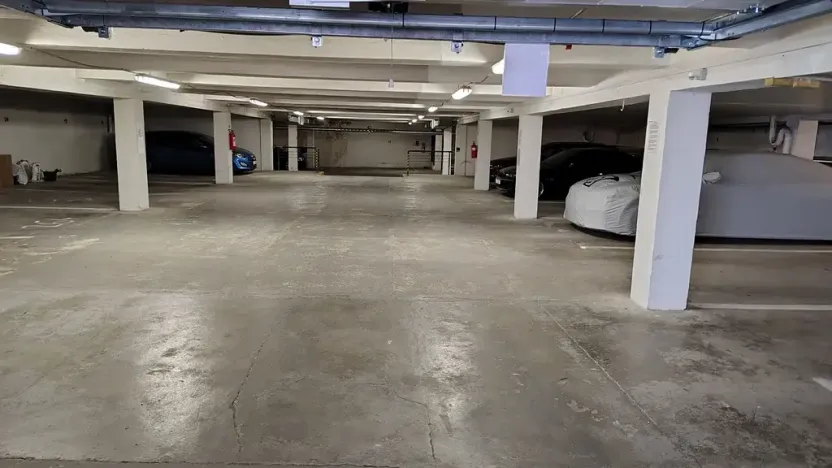 Pronájem garážového stání, Praha - Holešovice, Osadní, 11 m2