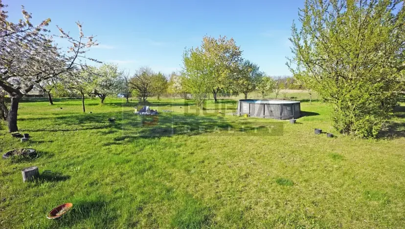 Prodej zahrady, Mělník, 9817 m2