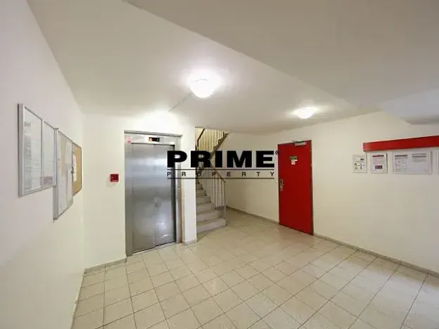 Pronájem bytu 2+kk, Praha - Žižkov, Jeseniova, 57 m2