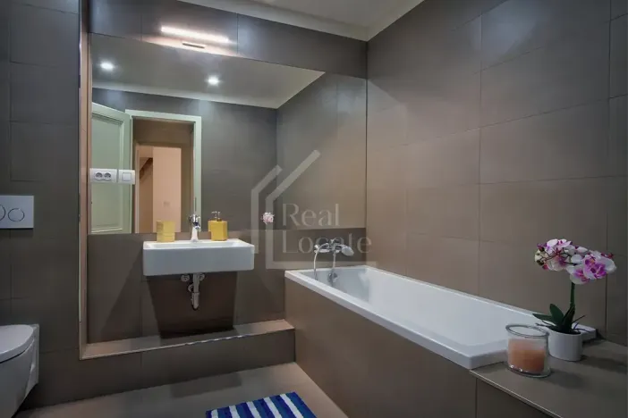 Pronájem bytu 1+kk, Praha - Karlín, Sokolovská, 76 m2