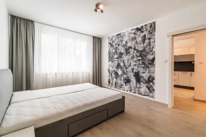 Pronájem bytu 2+kk, Praha - Kamýk, Zárubova, 39 m2