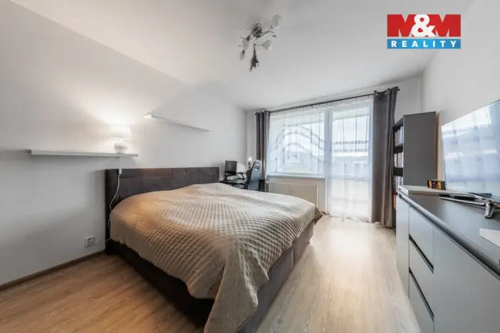 Prodej bytu 2+1, Karlovy Vary - Bohatice, Ostrovská, 68 m2