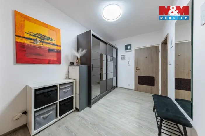 Prodej bytu 2+1, Karlovy Vary - Bohatice, Ostrovská, 68 m2