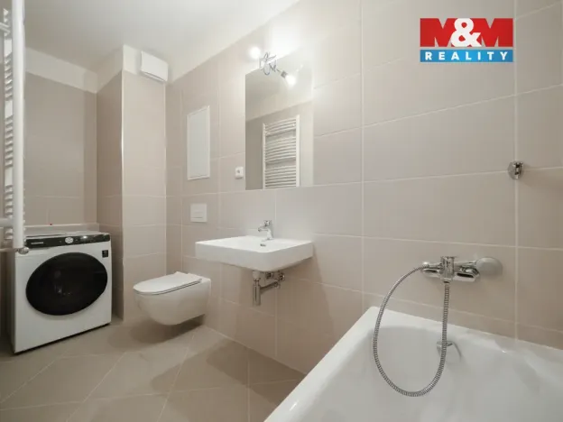 Prodej bytu 2+kk, Praha - Prosek, Čakovická, 97 m2