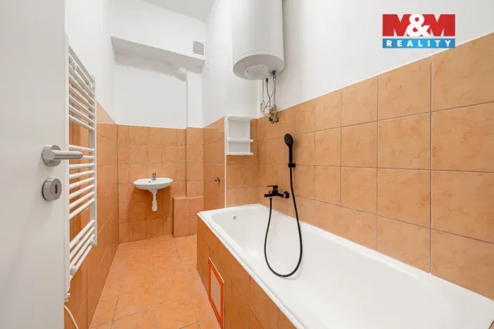 Prodej bytu 3+1, Oloví - Hory, 74 m2