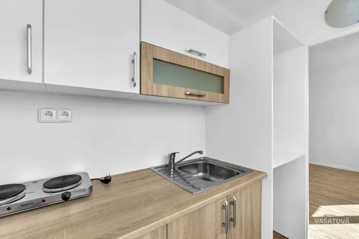 Pronájem bytu 1+kk, Dvůr Králové nad Labem, Macharova, 27 m2