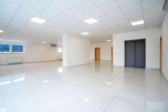 Pronájem obchodního prostoru, Hradec Králové, Víta Nejedlého, 400 m2