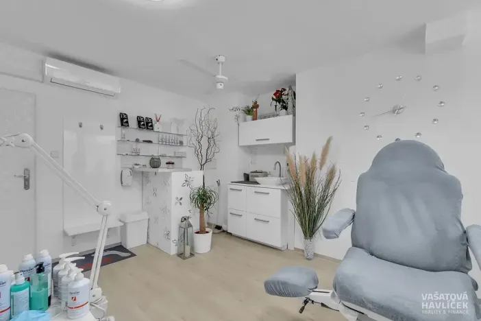 Pronájem kanceláře, Hradec Králové, Akademika Heyrovského, 30 m2