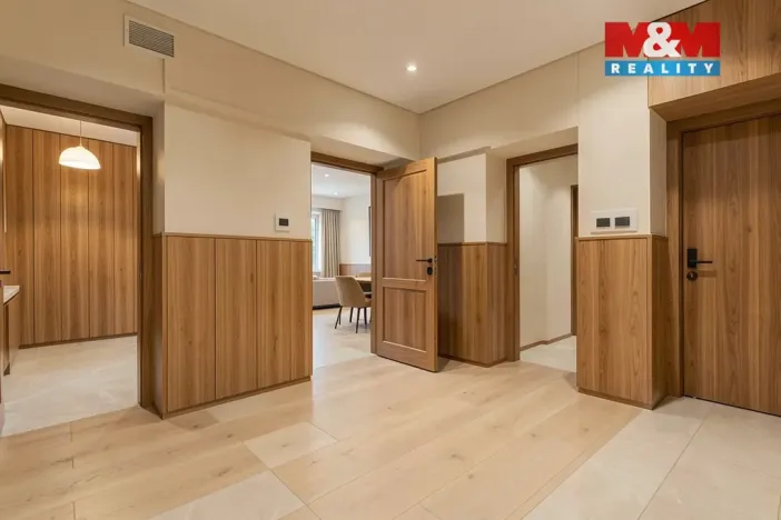 Prodej atypického bytu, Krnov - Pod Bezručovým vrchem, Bezručova, 73 m2