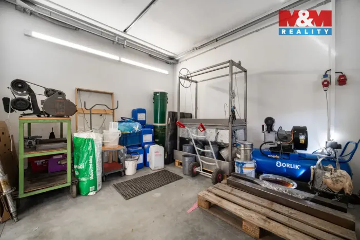 Pronájem výrobních prostor, Albrechtice, 98 m2