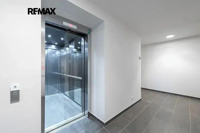 Pronájem bytu 3+kk, Praha - Hloubětín, Poděbradská, 77 m2