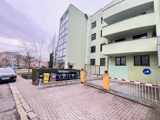 Pronájem garážového stání, Praha - Břevnov, 8. listopadu, 14 m2