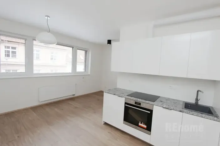 Pronájem bytu 1+kk, Praha - Holešovice, V háji, 34 m2