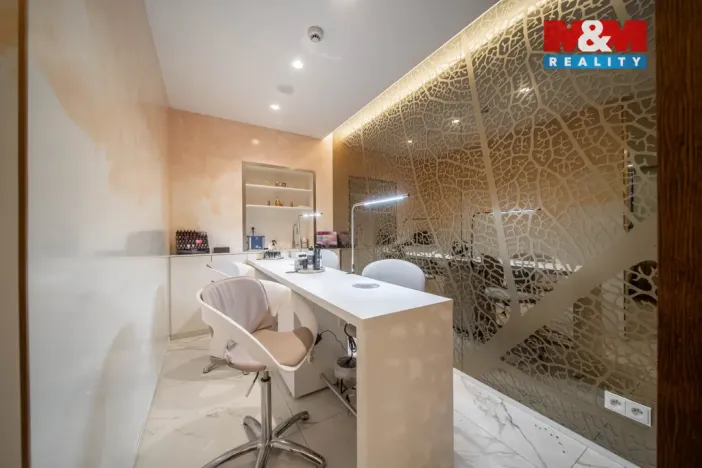 Pronájem obchodního prostoru, Praha - Staré Město, náměstí Curieových, 75 m2