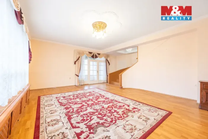 Prodej rodinného domu, Uherské Hradiště, U Stadionu, 300 m2