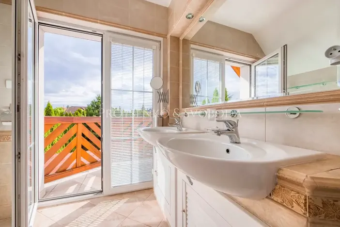 Prodej rodinného domu, Hostivice, náměstí Jana IV. z Dražic, 185 m2