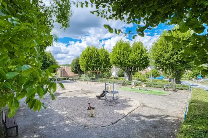 Prodej ordinace, Křižanov, Benešovo náměstí, 530 m2