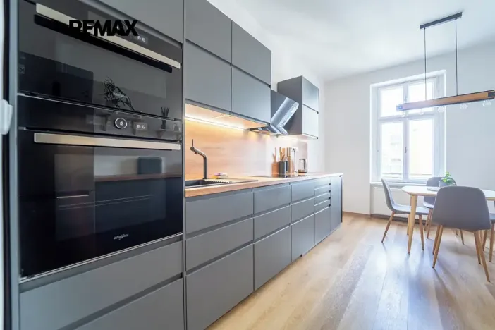 Prodej bytu 2+1, Praha - Karlín, Pernerova, 62 m2