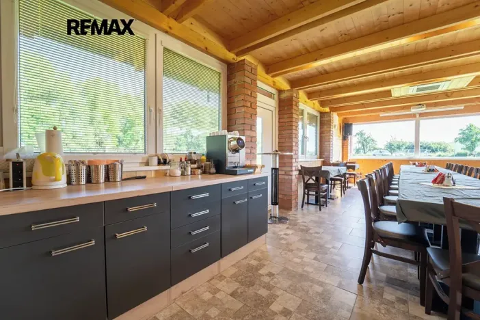 Prodej komerční nemovitosti, Chrášťany, 10917 m2