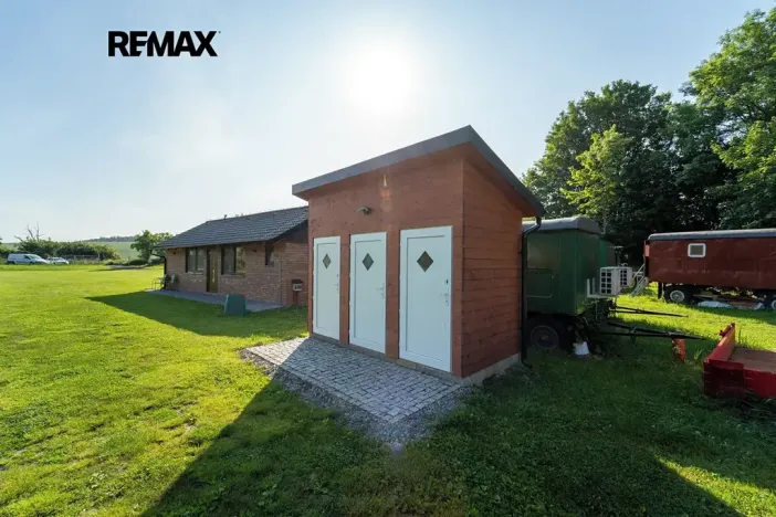 Prodej komerční nemovitosti, Chrášťany, 10917 m2