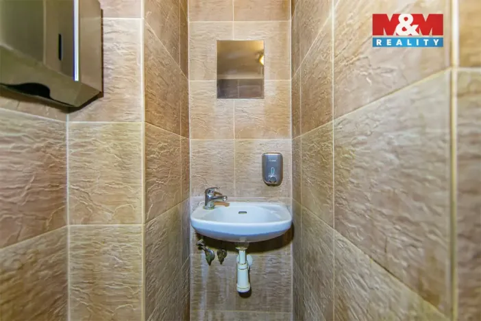 Prodej obchodního prostoru, Plzeň - Jižní Předměstí, Klatovská třída, 111 m2